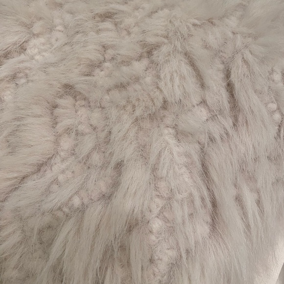 NWOT Faux fur coat XL. Perfect condition. Never worn.  Off white ivory. - Picture 4 of 4